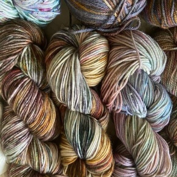 LOT OF 13 BEAUTIFUL HAND DYED ONE OF A KIND YARNS - Picture 3 of 5